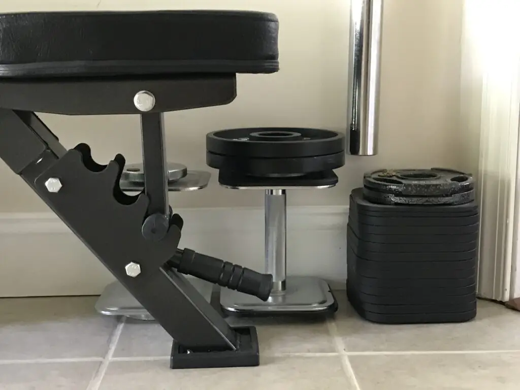 weight bench with free weights